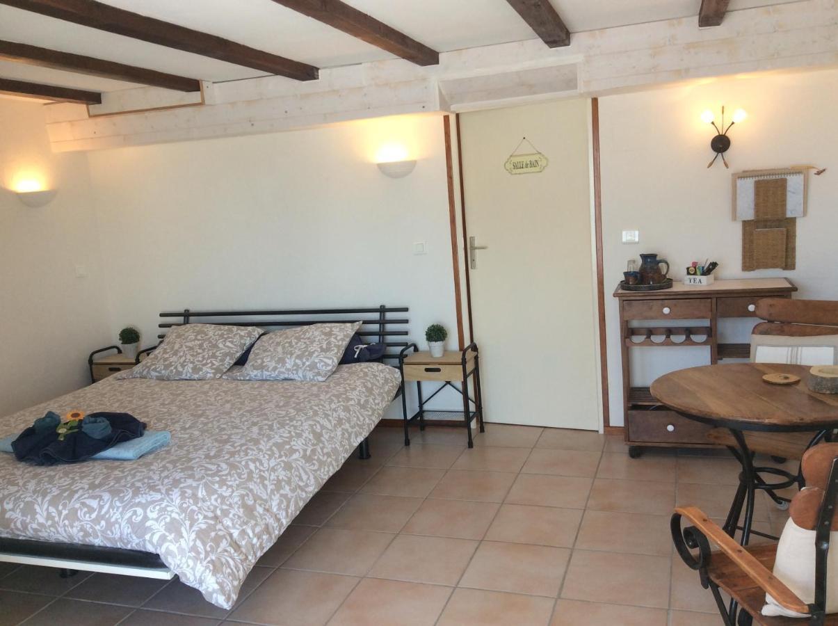 Chambre d'hotes grange de la bastide Laveissière Extérieur photo