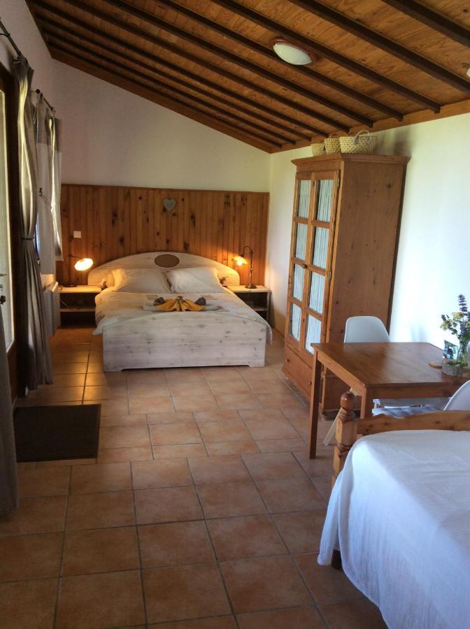 Chambre d'hotes grange de la bastide Laveissière Extérieur photo